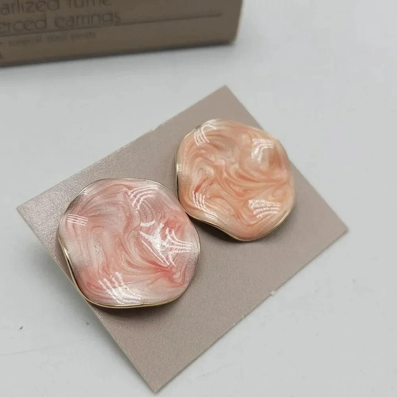 Avon Pink Pearlized Ruffle Pierced Earrings Vintage 1985 with Box - Picture 2 of 4